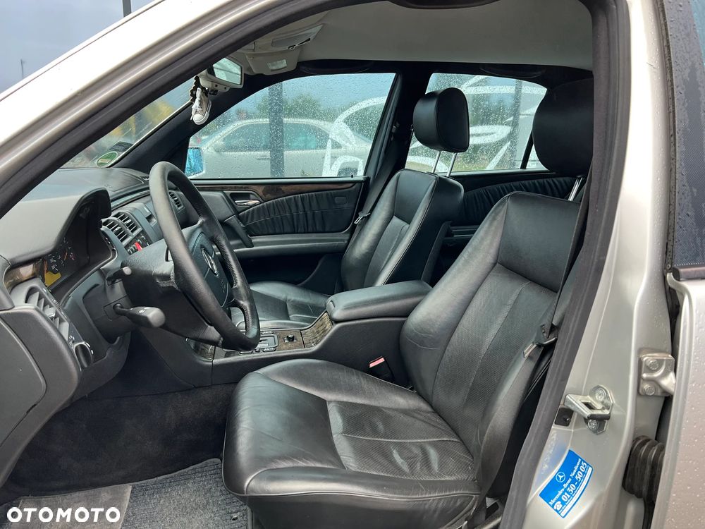 Mercedes-Benz Klasa E 320 Avantgarde - 22