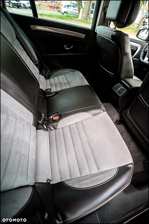 Renault Laguna dCi 150 FAP Start-Stop GT - 34