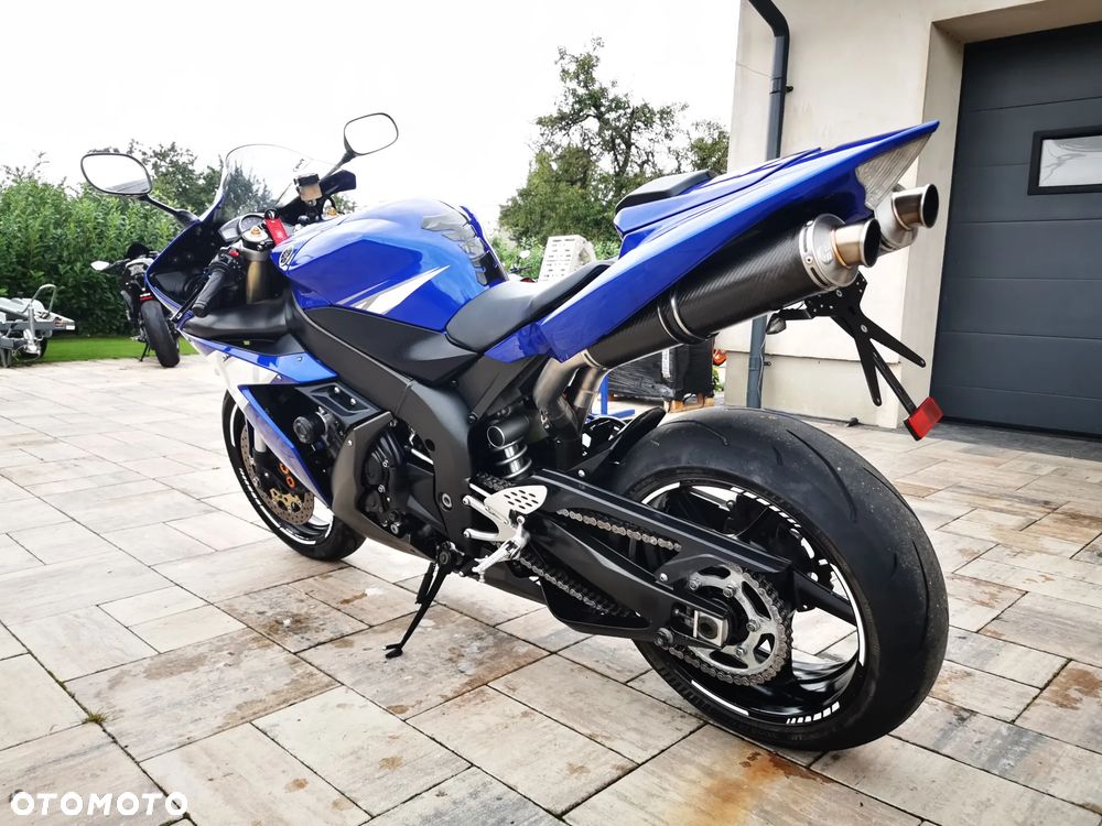 Yamaha R1 - 6