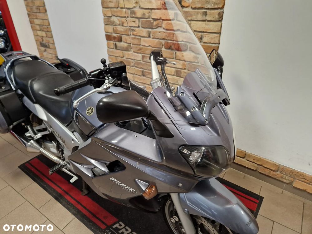 Yamaha FJR - 27