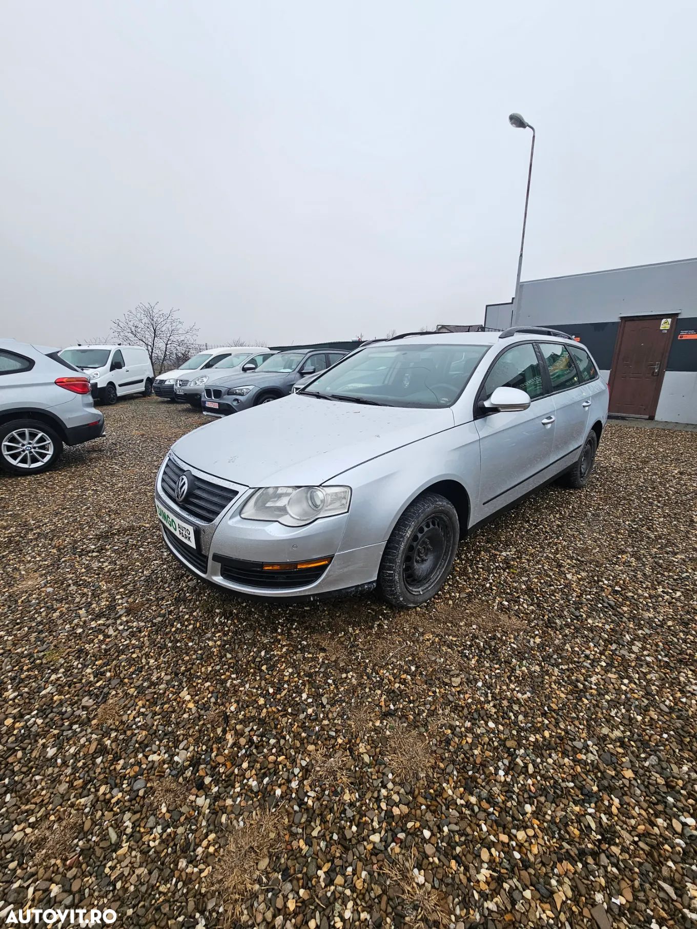 Volkswagen Passat - 1