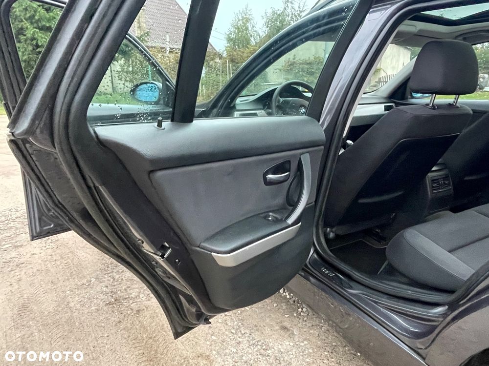 BMW Seria 3 320i - 16