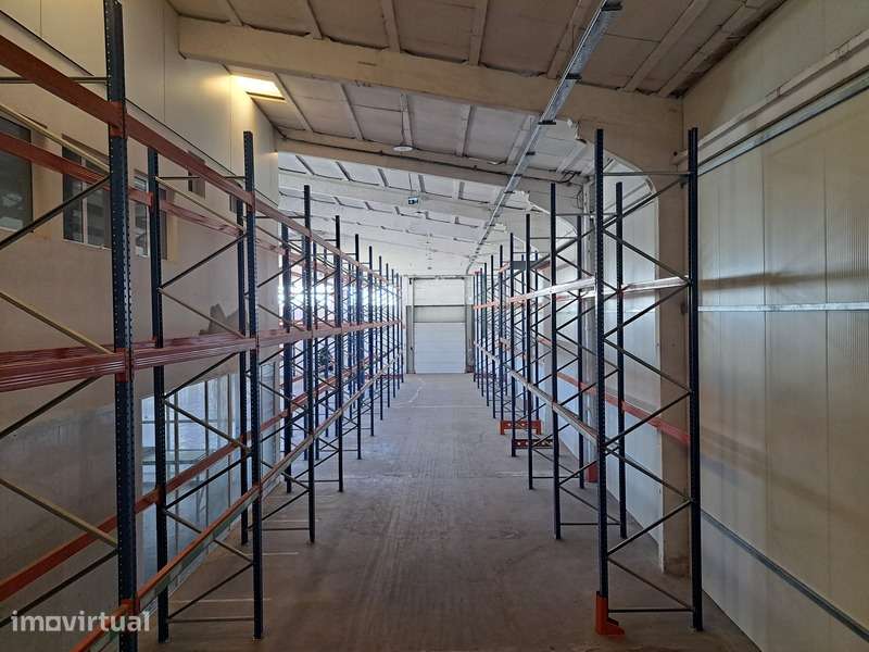 Armazém 720 m² junto à A8 e ao Centro de Torres Vedras - Grande imagem: 4/33