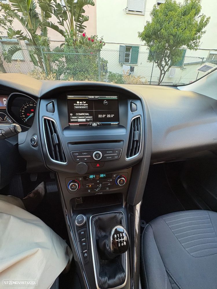 Ford Focus 1.0 EcoBoost S&S TITANIUM - 8