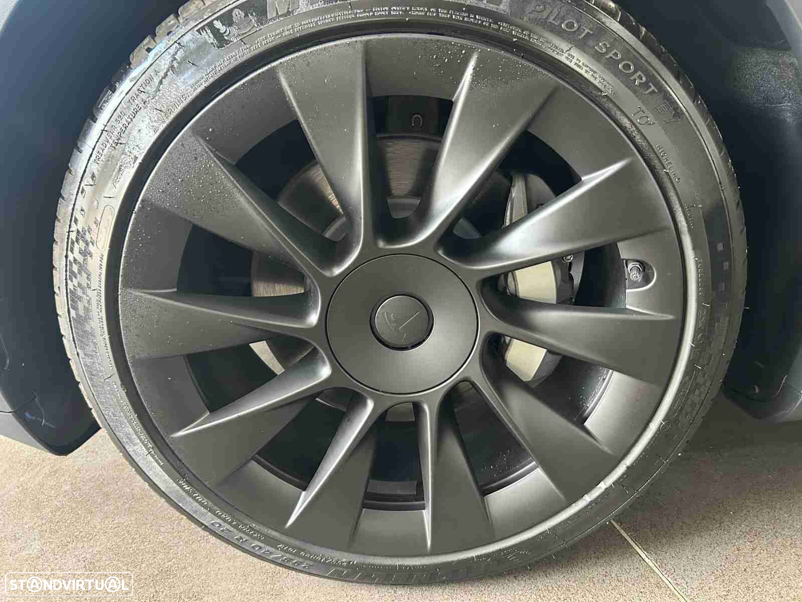 Tesla Model Y Long Range Tração Integral - 19