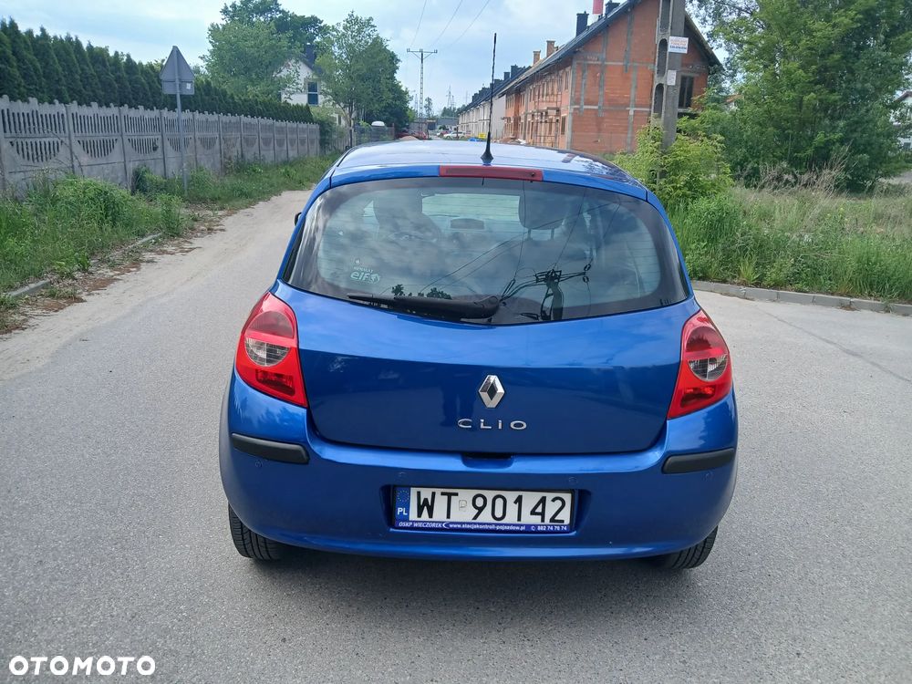 Renault Clio - 11
