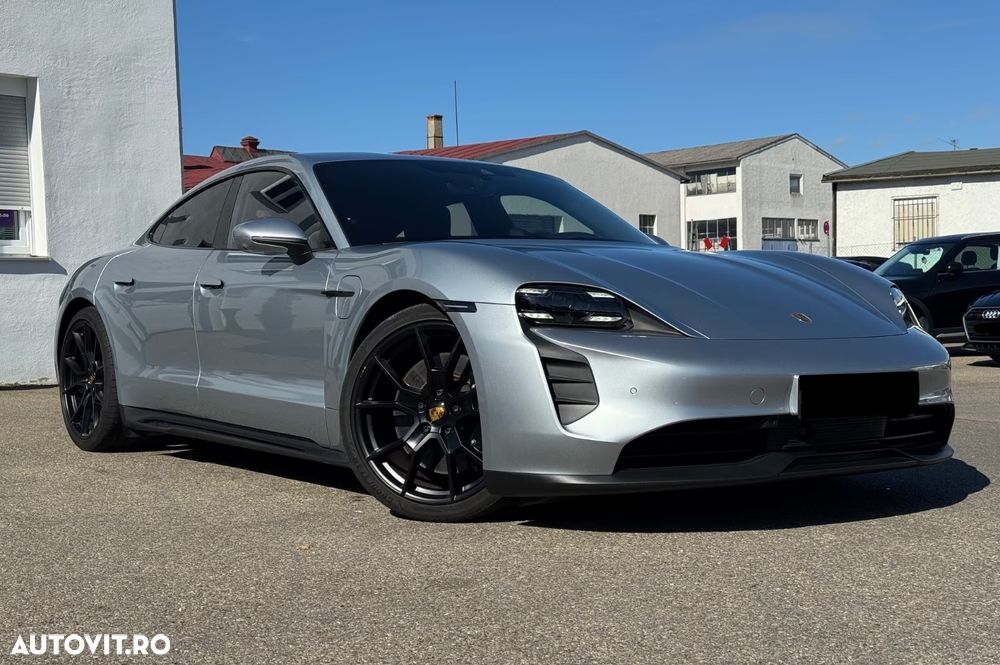 PORSCHE Taycan