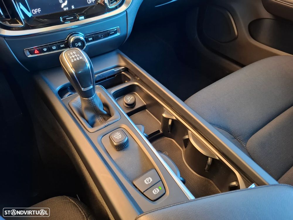 Volvo V60 2.0 D3 Momentum - 24