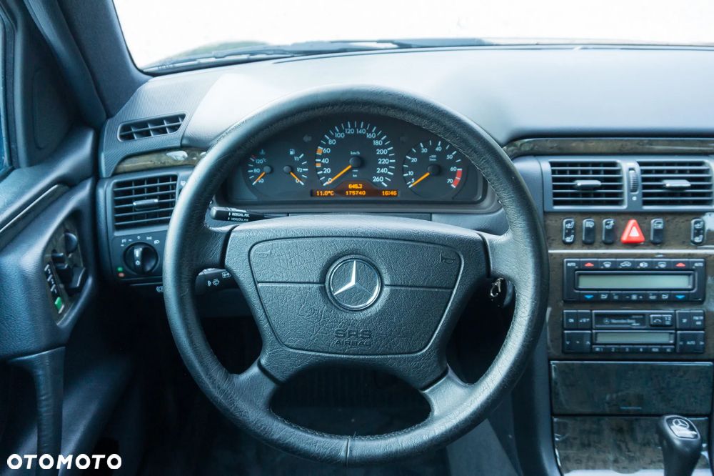 Mercedes-Benz Klasa E 420 Avantgarde - 33