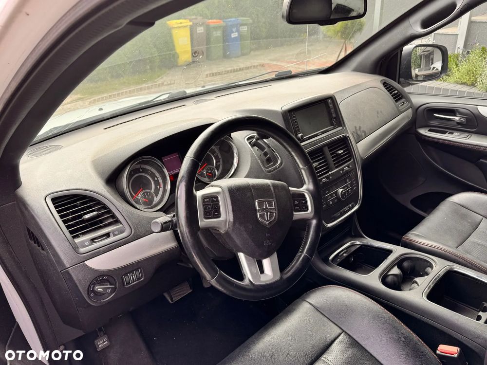 Dodge Grand Caravan - 5