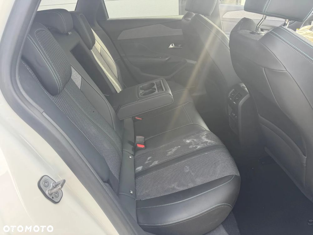 Peugeot 308 BlueHDi 130 EAT8 Allure - 14