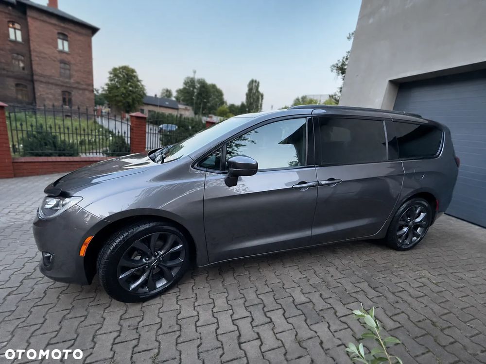 Chrysler Pacifica - 10