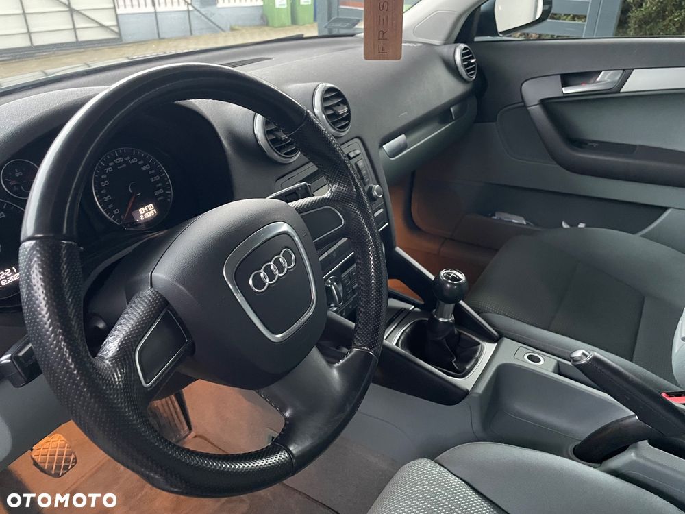 Audi A3 Sportback 2.0 TDI DPF Ambiente - 11