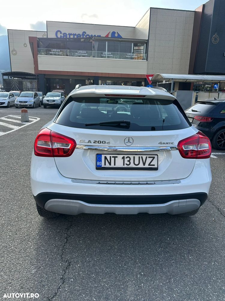 Mercedes-Benz GLA 200 d 4MATIC Aut. - 8