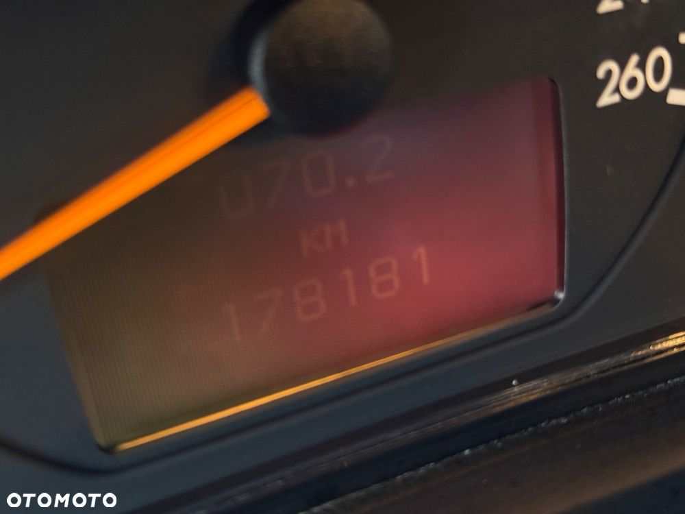 Mercedes-Benz Klasa E 320 T Avantgarde - 23