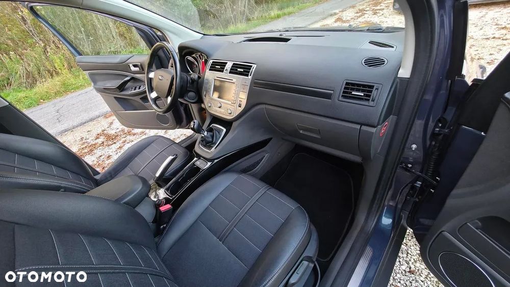 Ford Kuga 2.0 TDCi 2x4 Titanium - 29