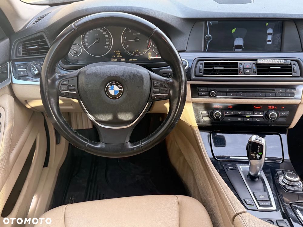 BMW Seria 5 530d Sport-Aut Luxury Line - 7