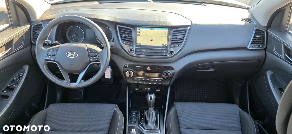 Hyundai Tucson 2.0 CRDi 4WD Automatik Advantage - 11