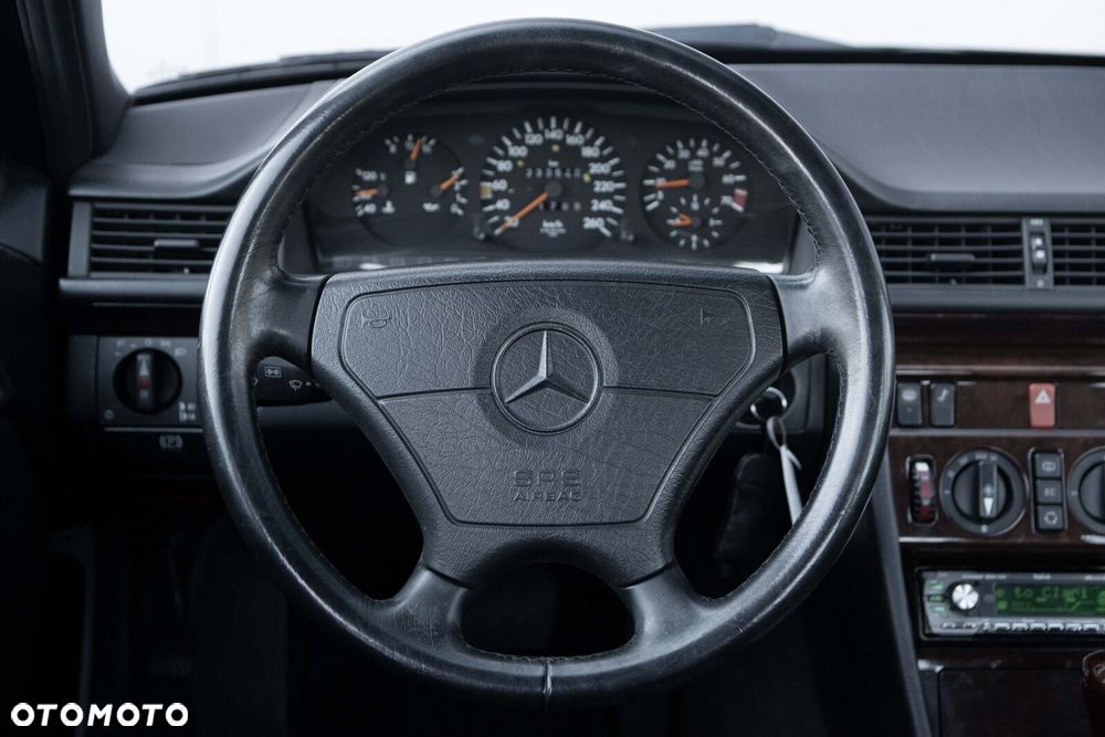 Mercedes-Benz W124 (1984-1993) - 23