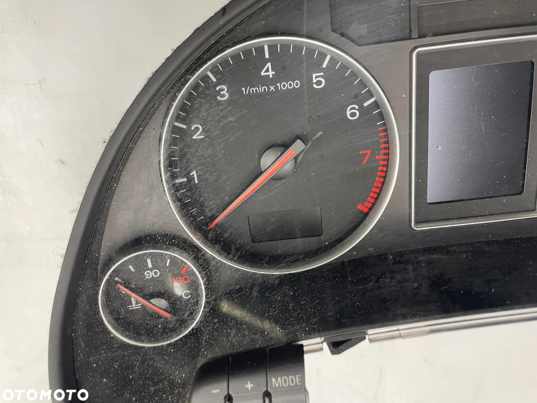 Licznik zegary Audi A4 B6 2.0 ALT 8E0920900L - 2