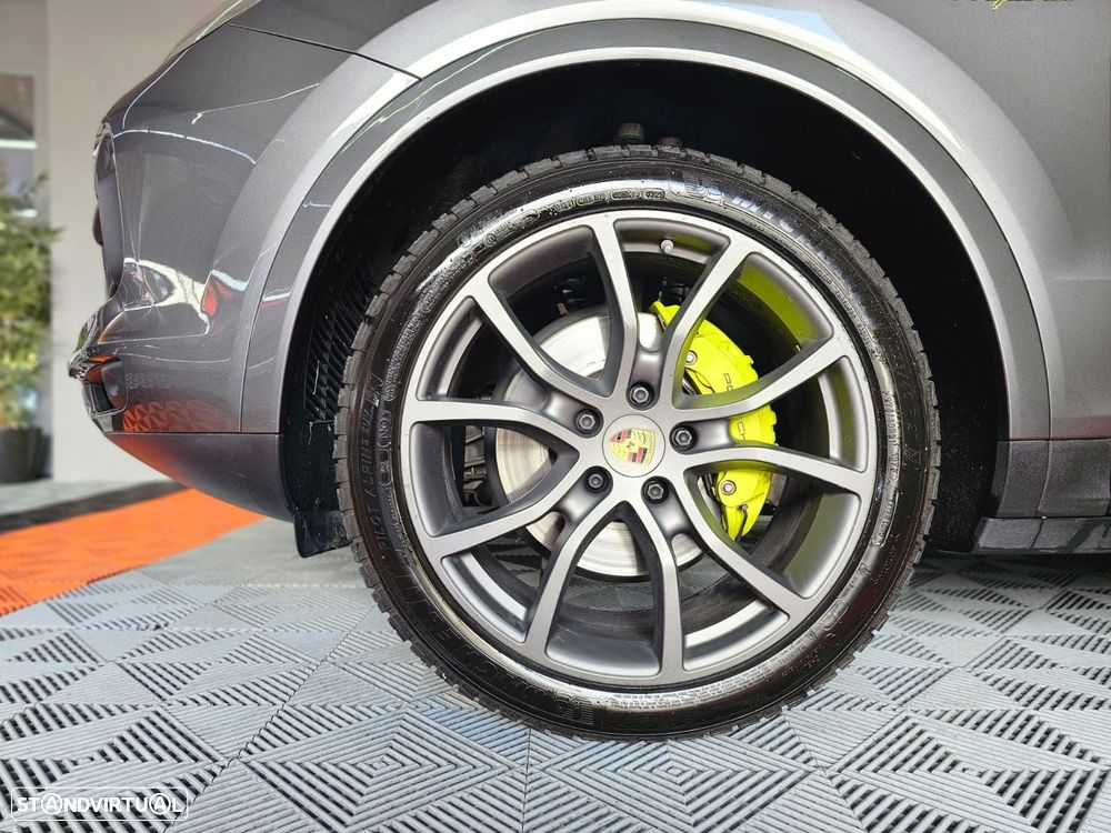 Porsche Cayenne Coupé E-Hybrid Platinum Edition - 9
