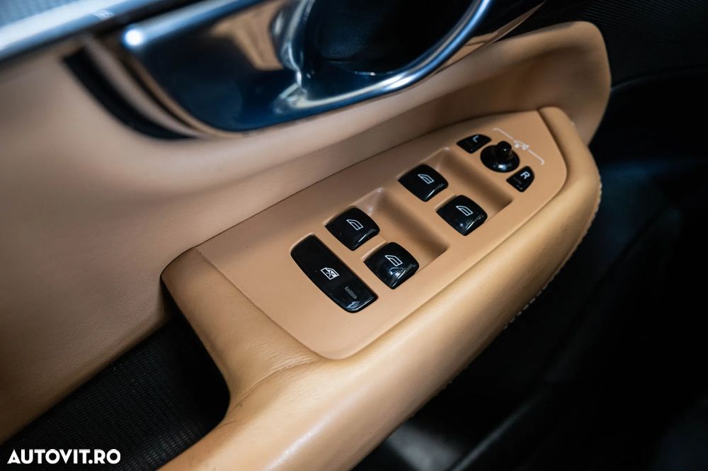 Volvo XC 90 D5 AWD Geartronic Inscription - 24