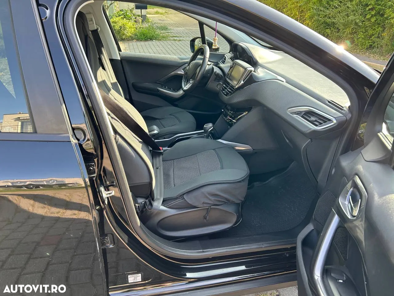 Peugeot 2008 1.2 PureTech Turbo EAT6 S&S Active - 8