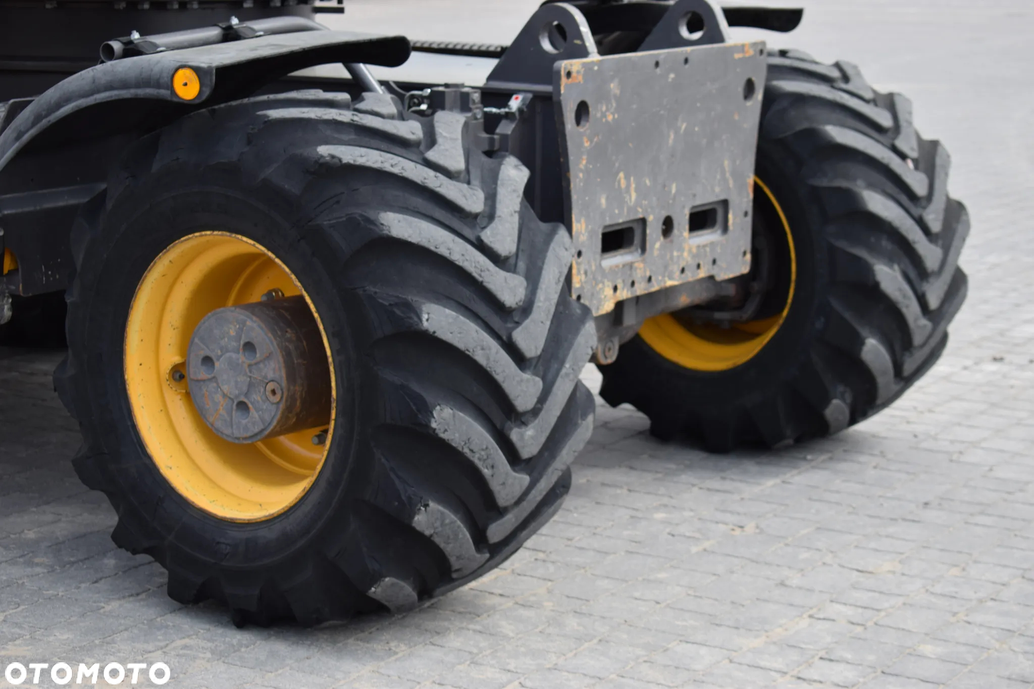 Koła R22.5 Nokian 600/50- 22.5 do koparki opony balony 24 płótna - 2