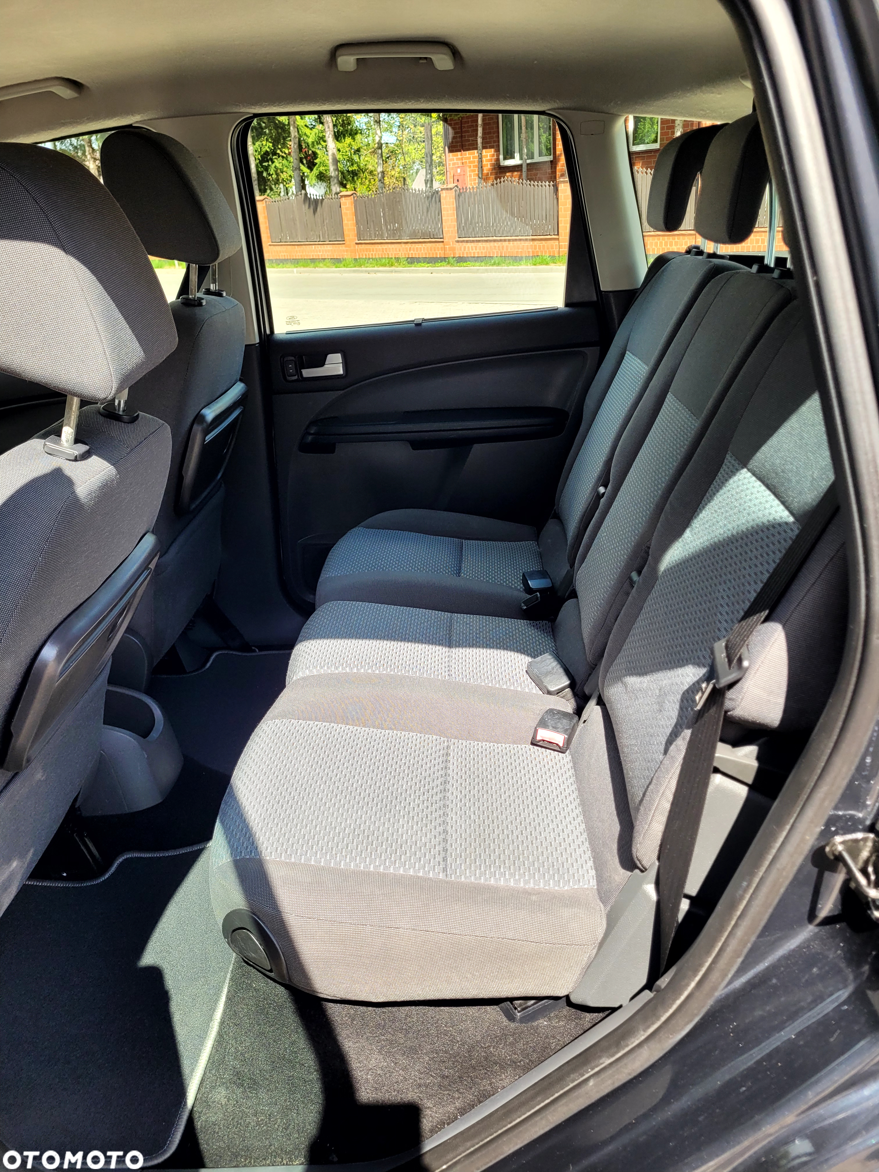 Ford C-MAX 1.8 Ghia - 23