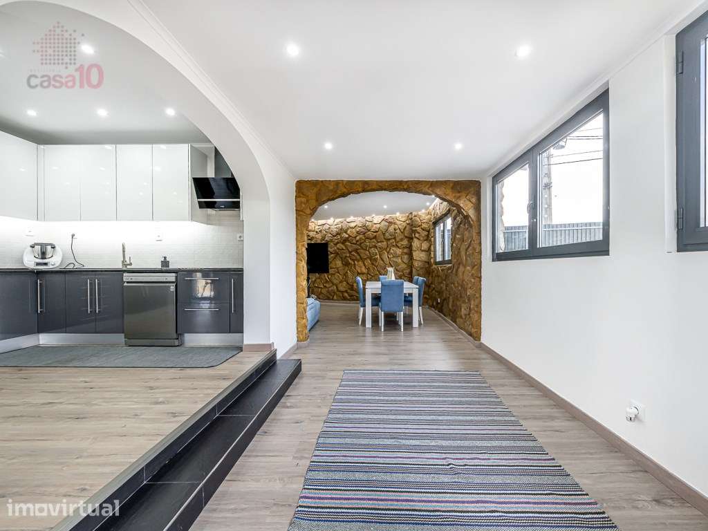 Moradia T5 renovada em Algueirão-Mem Martins, com piscina e jardim - Grande imagem: 3/33