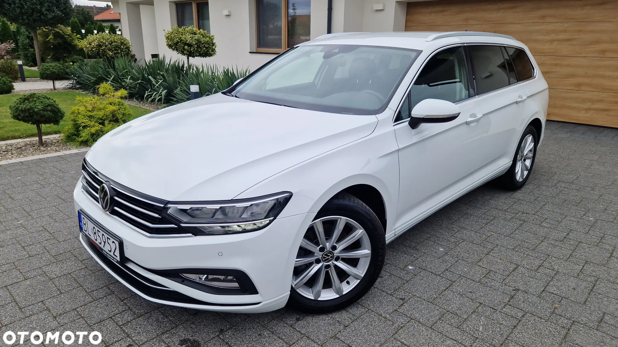 Volkswagen Passat Variant 2.0 TDI SCR DSG Business - 24