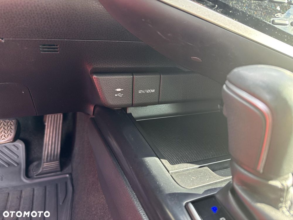 Toyota Camry 2.5 Hybrid Comfort CVT - 24