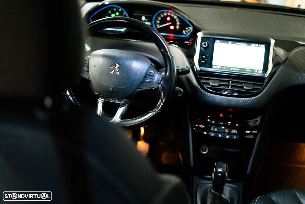 Peugeot 2008 1.2 PureTech Allure - 44