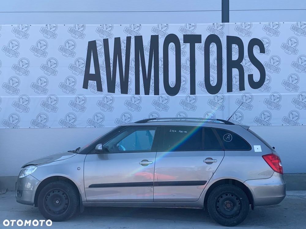 SKODA FABIA 4767 *SAMOCHÓD NA CZĘŚCI* 2008 4K / F8H MASKA, LAMPA, DRZWI, LUSTERKO, ZDERZAK, GRILL, BŁOTNIK, KLAPA, BELKA, DESKA, FOTELE, KANAPA, ĆWIARTKA KIEROWNICA, TARCZE, ZACISKI, ZAWIESZENIE, KOMPLETNY PRZÓD, KOMPLETNY TYŁ, LICZNIK, ZEGARY, PRAWE LEWE PRZÓD TYŁ
