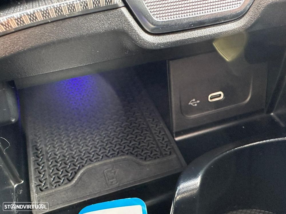 Mercedes-Benz C 300 e AMG Line - 35