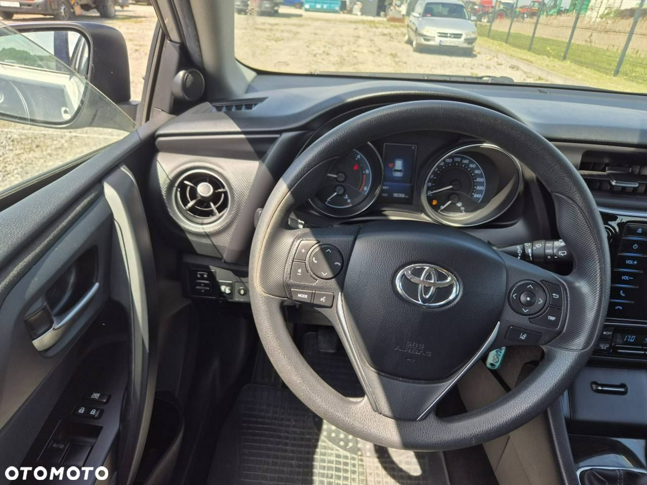 Toyota Auris - 15