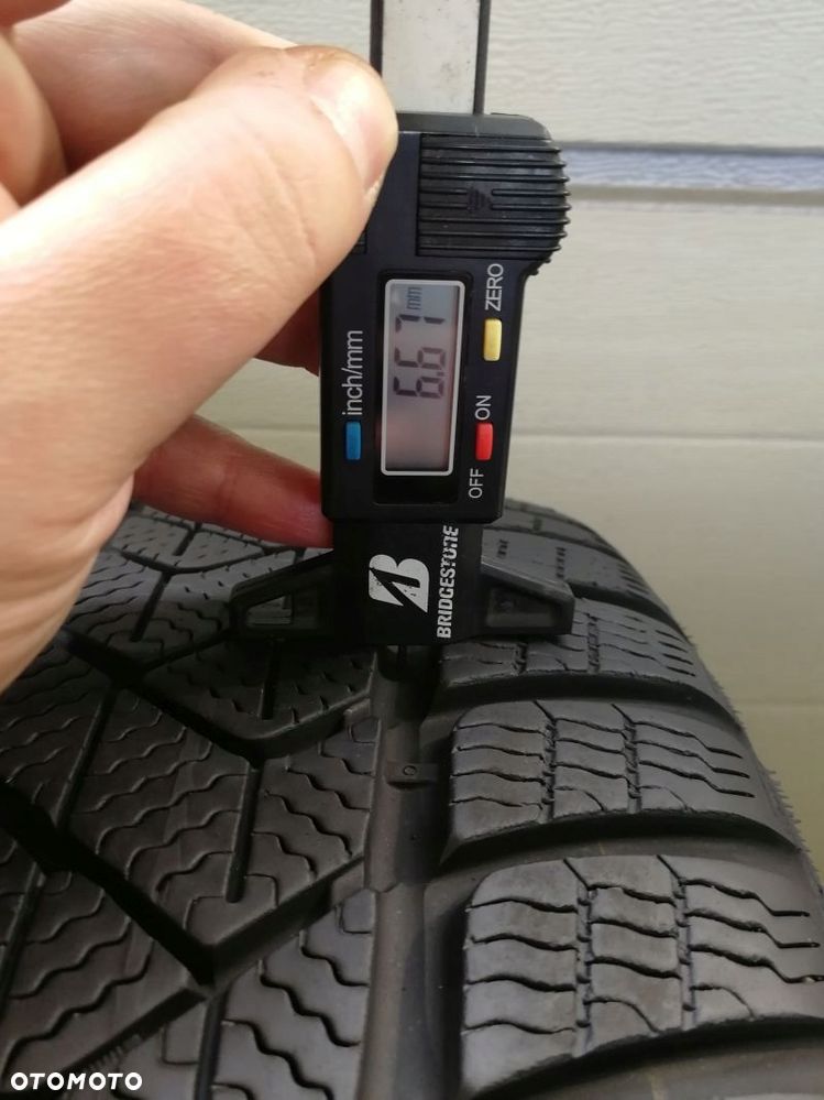 Opony zimowe 225/55 R 17 Pirelli Winter Sottozero 3 - 5