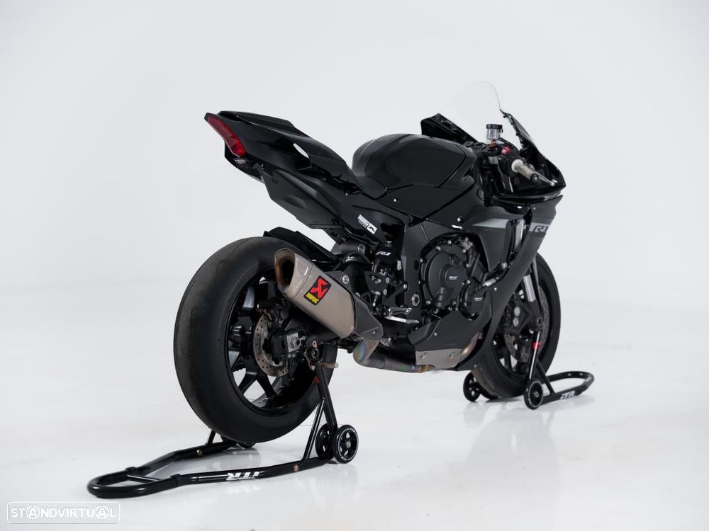 Yamaha R 1 - 3