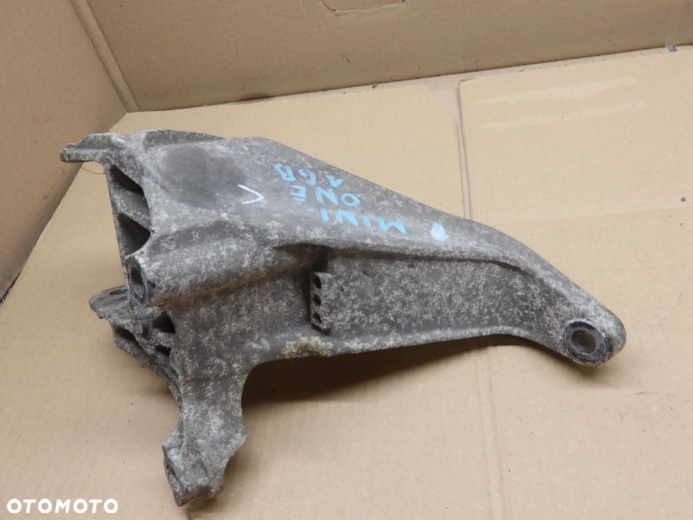 MINI COOPER R50 R53 01-06r 1.6B ŁAPA WSPORNIK SKRZYNI - 1