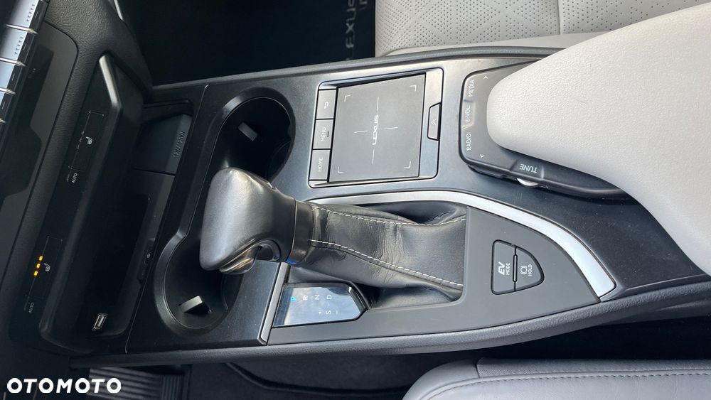 Lexus UX - 16