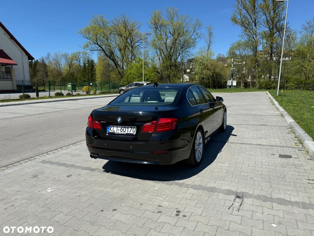 BMW Seria 5 525d xDrive - 4