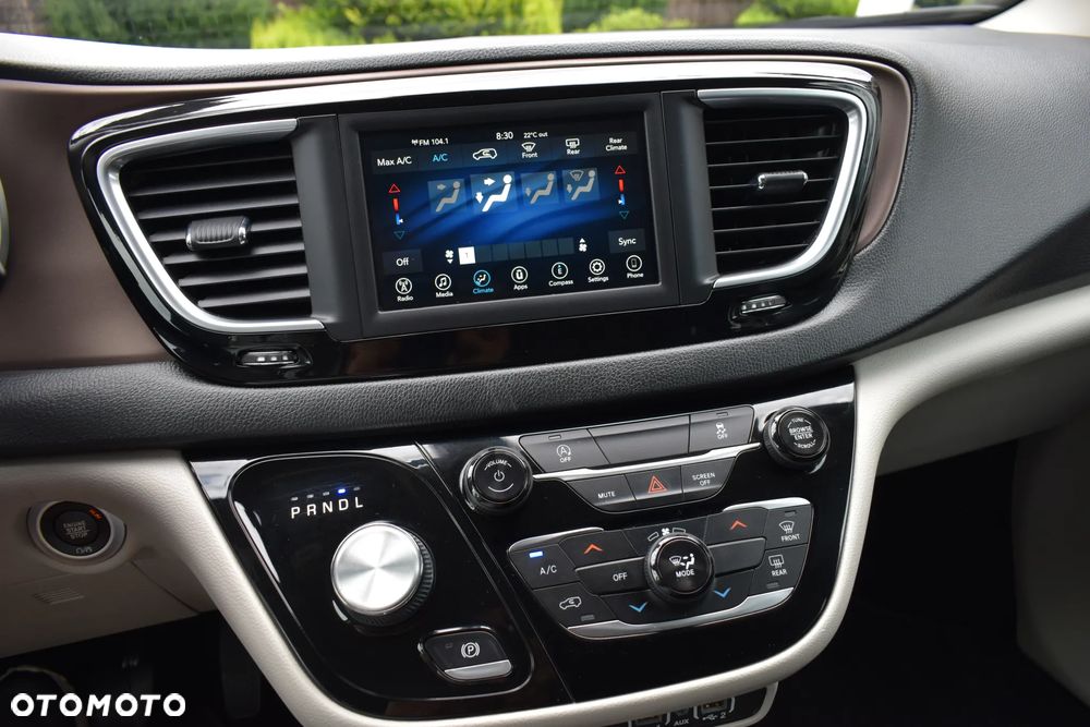 Chrysler Pacifica - 11