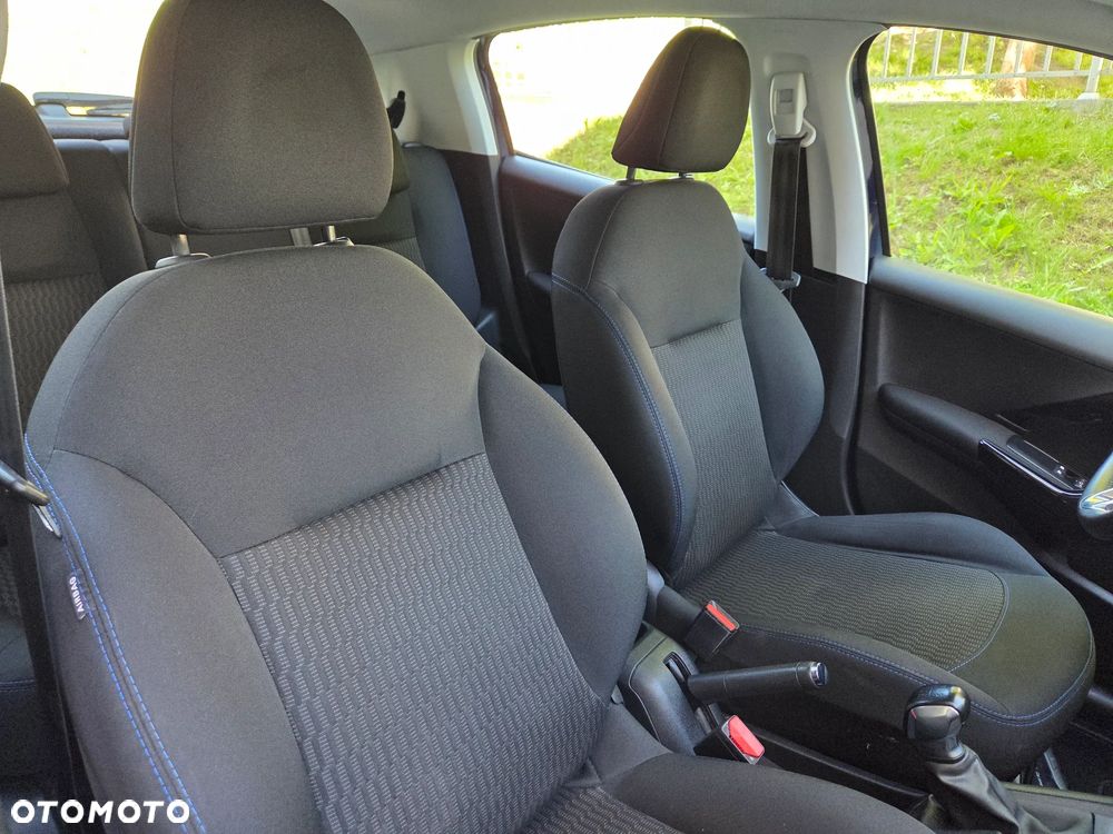 Peugeot 208 1.2 PureTech GPF Signature S&S - 10