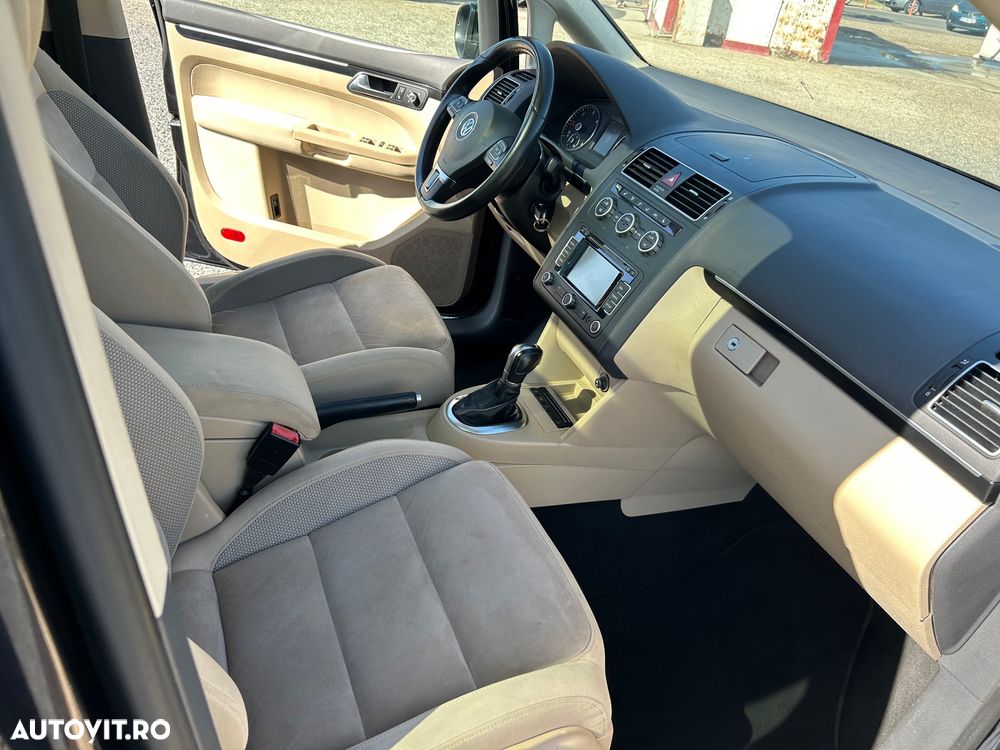 Volkswagen Touran 1.6 TDI DSG Highline - 28
