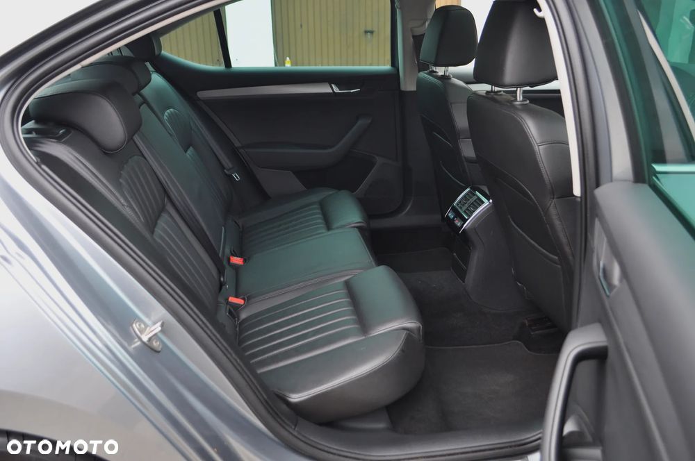 Skoda Superb 2.0 TDI DSG Premium Edition - 32