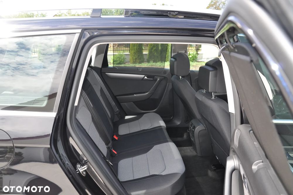 Volkswagen Passat 2.0 TDI 4Motion BlueMotion Technol Comfortline - 12