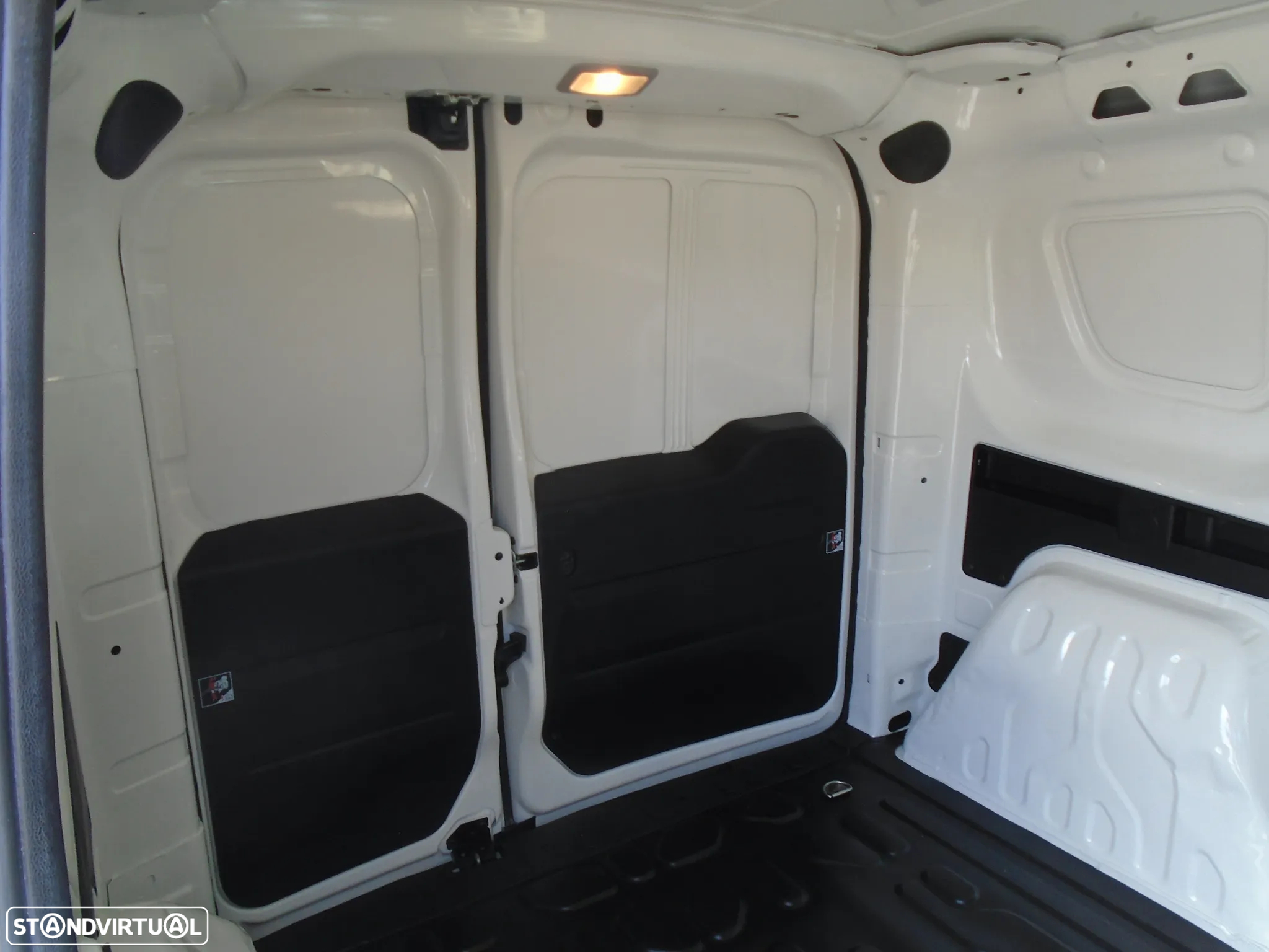 Fiat DOBLO 1.3 M-Jet 3 LUGARES 95 CV IVA DEDUTIVEL-NACIONAL - 24