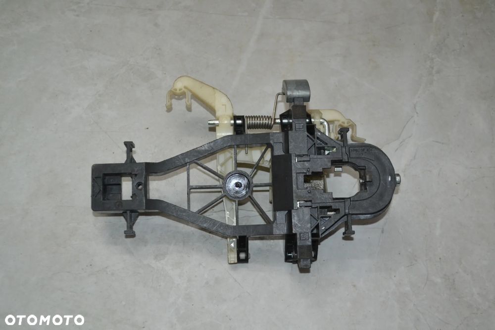 VW CADDY III KLAMKA ZEWNĘTRZNA LEWA DRZWI BOCZNYCH PRZESUWNYCH 2K0843351D - 1