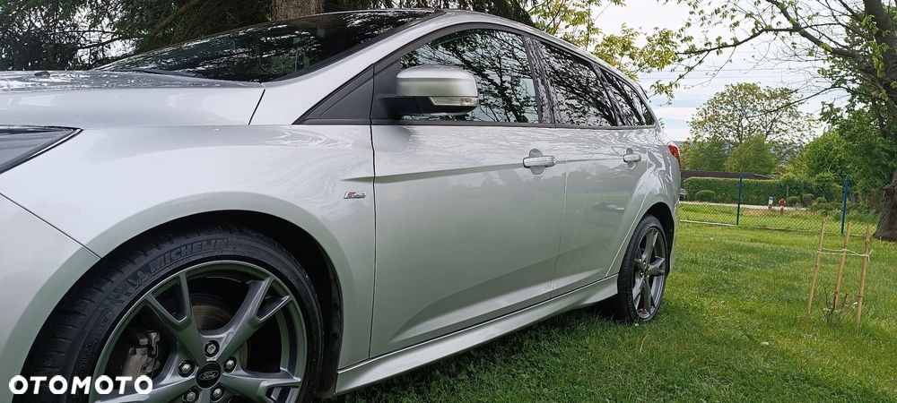 Ford Focus 1.0 EcoBoost ST-Line Black ASS - 19