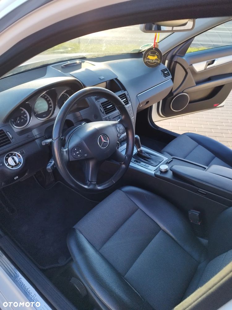 Mercedes-Benz Klasa C 180 CGI Automatik BlueEFFICIENCY Avantgarde - 10